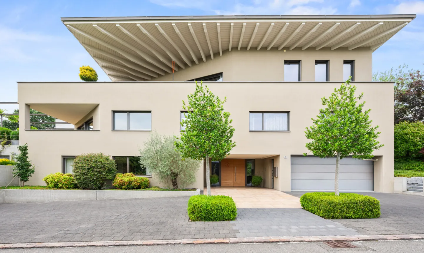 Exklusive Villa mit Wellnessbereich und Panorama-Aussicht - Foto 1 von 11