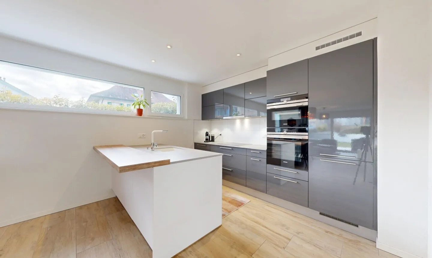 4,5-Zimmer-Wohnung, lichtdurchflutet mit Garten, im Herzen des Dorfes - Foto 5 von 11