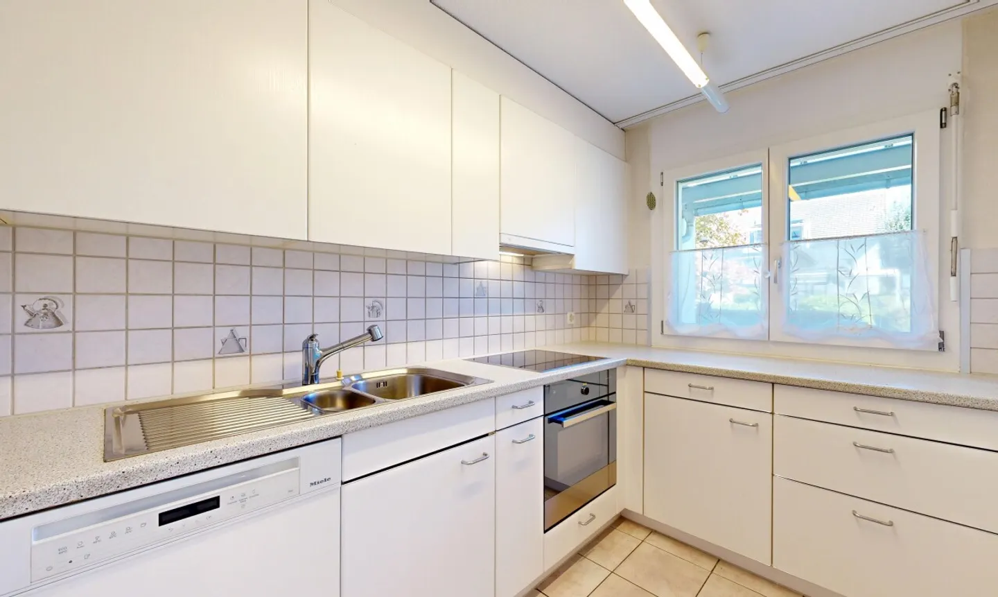 Casa a schiera di 6,5 stanze ben tenuta con 2 posti auto sotterranei - Foto 7 di 11