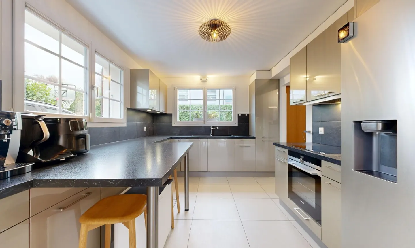 Renovated family house with master suite and southeast garden - Photo 8 of 11
