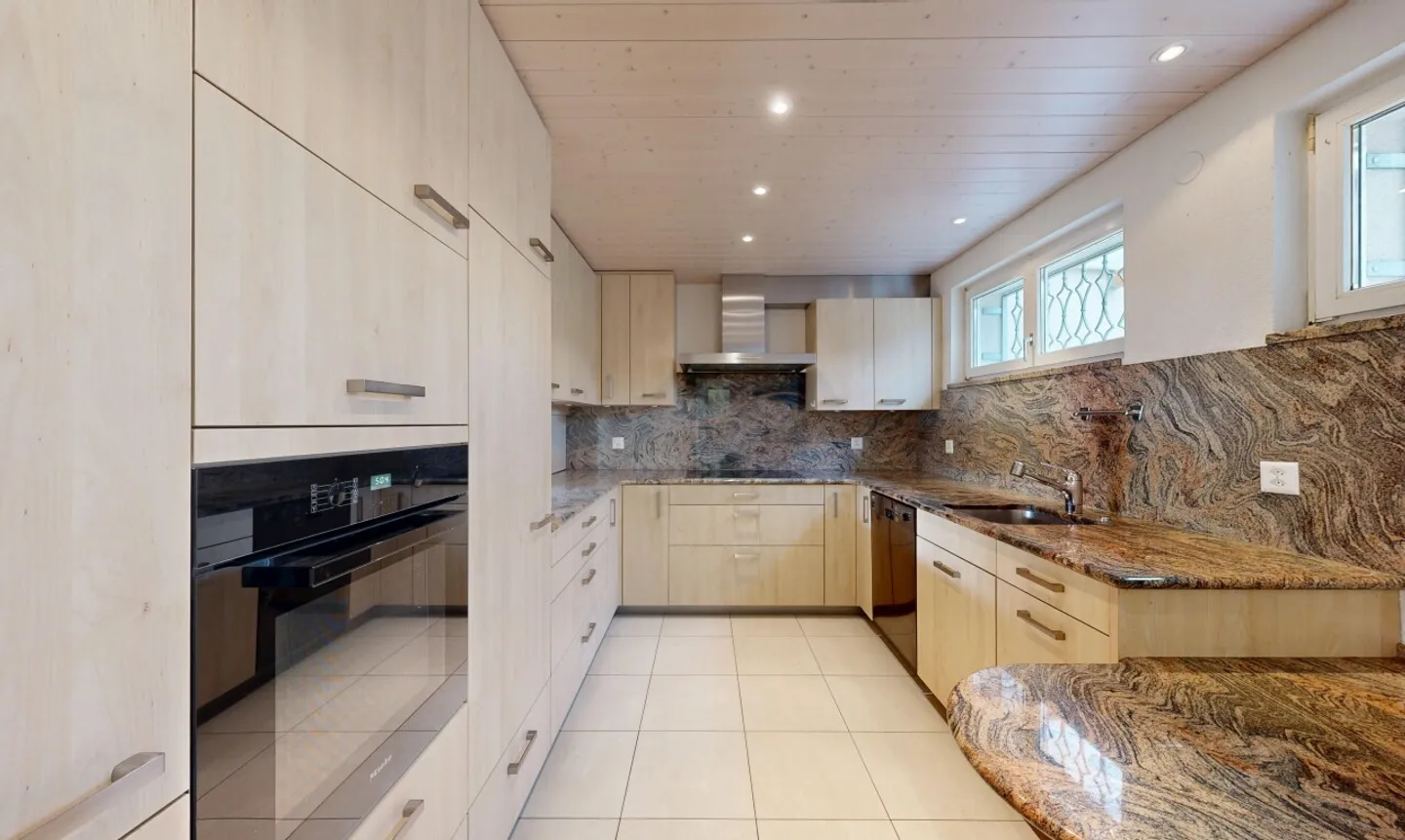 Charming terraced house with garden in family-friendly location - Photo 10 of 13