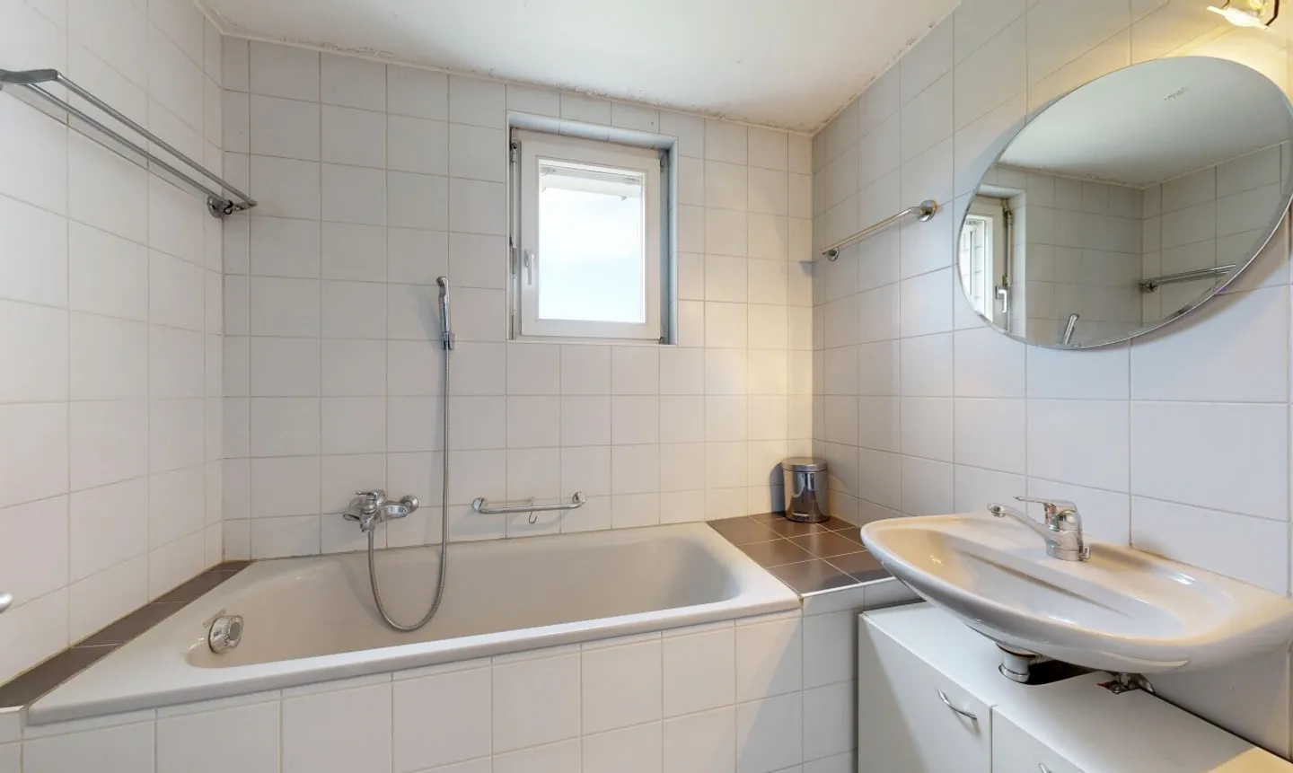 Family-friendly end-of-terrace house with garden and potential - Photo 9 of 11