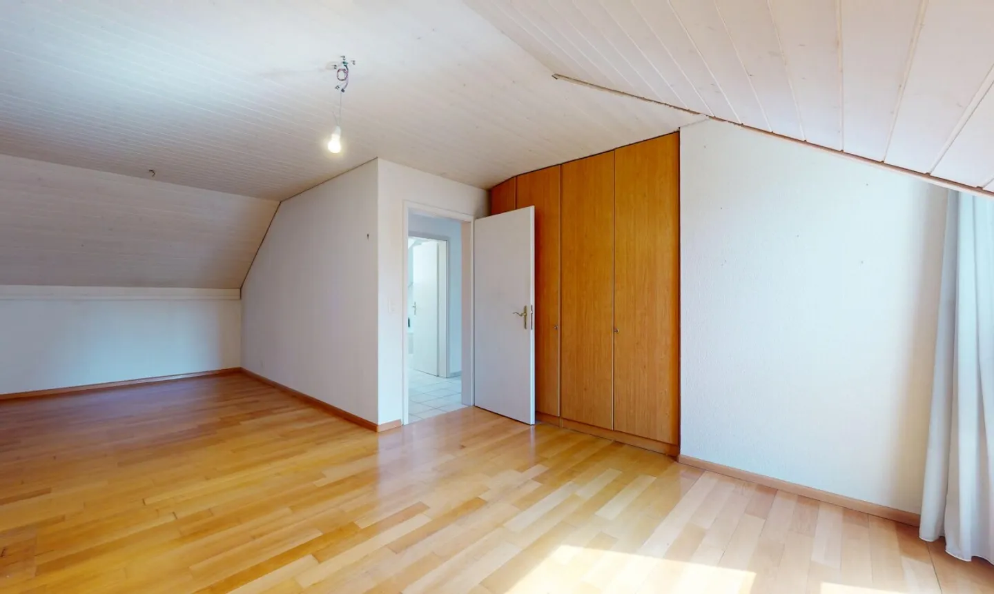 Casa unifamiliare luminosa con giardino idilliaco e garage separato - Foto 10 di 13