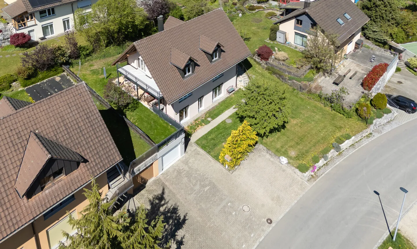 Renoviertes Einfamilienhaus in Madetswil - Foto 1 von 11