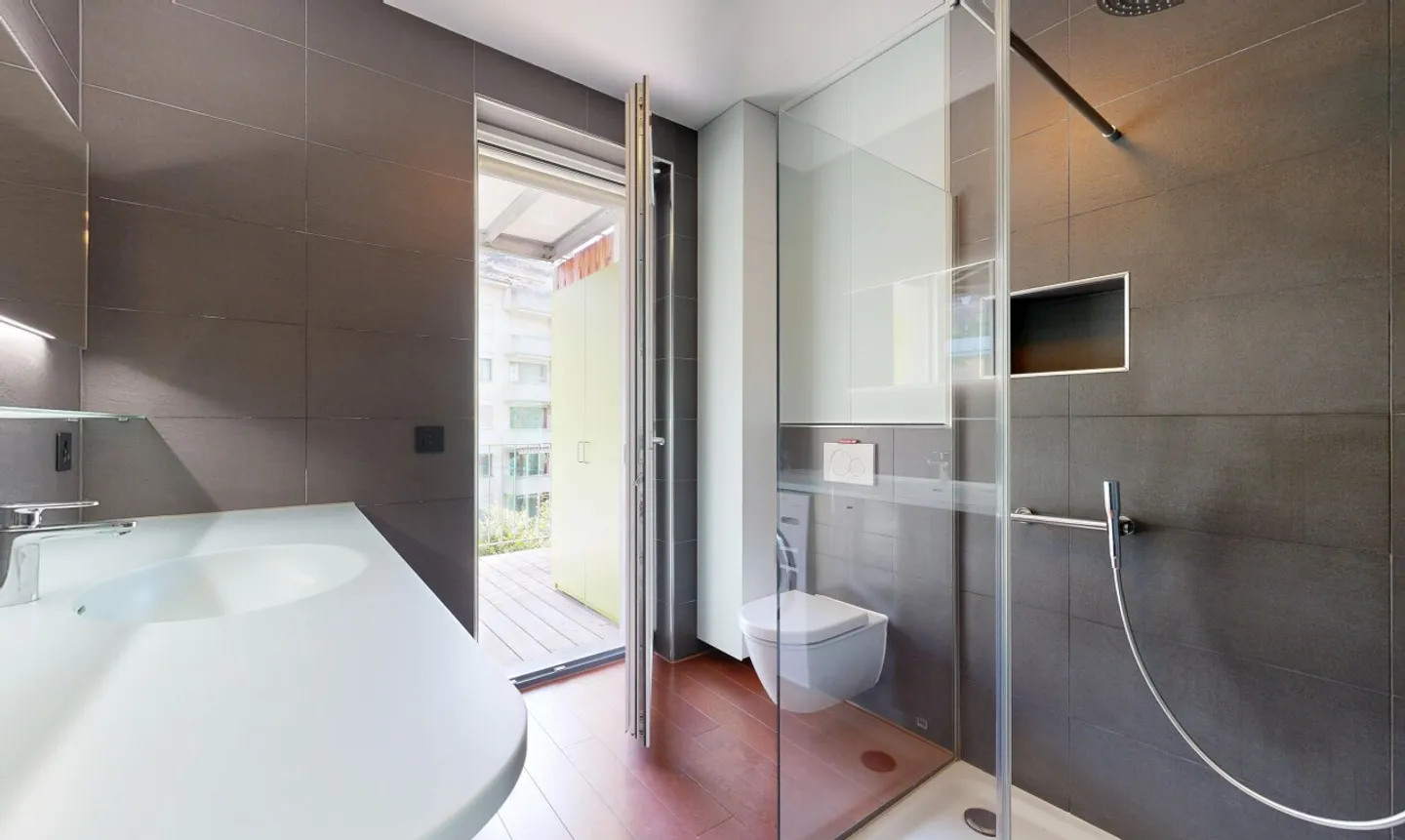 Loft urbain avec deux balcons - Photo 10 sur 11