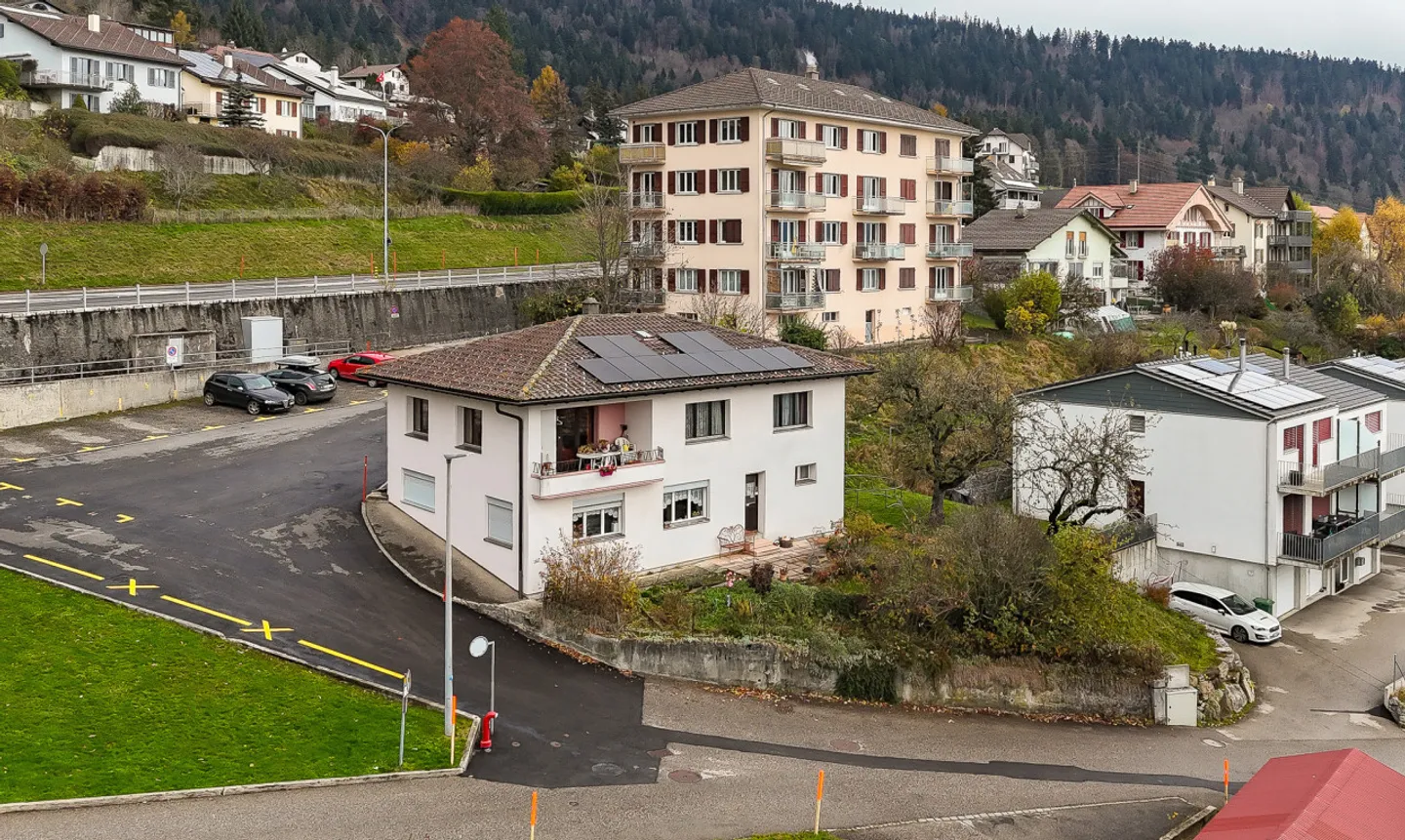 Charming Detached House with Studio - Photo 5 of 13