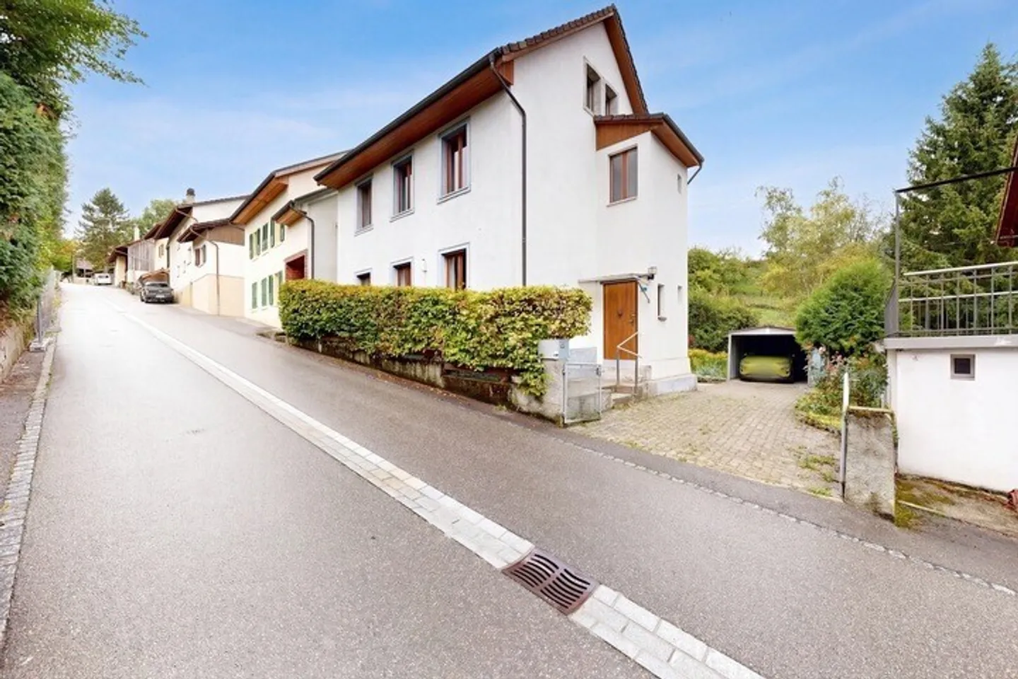 Casa Familiare Atipica Ristrutturata con Giardino e Garage Indipendente - Foto 2 di 11