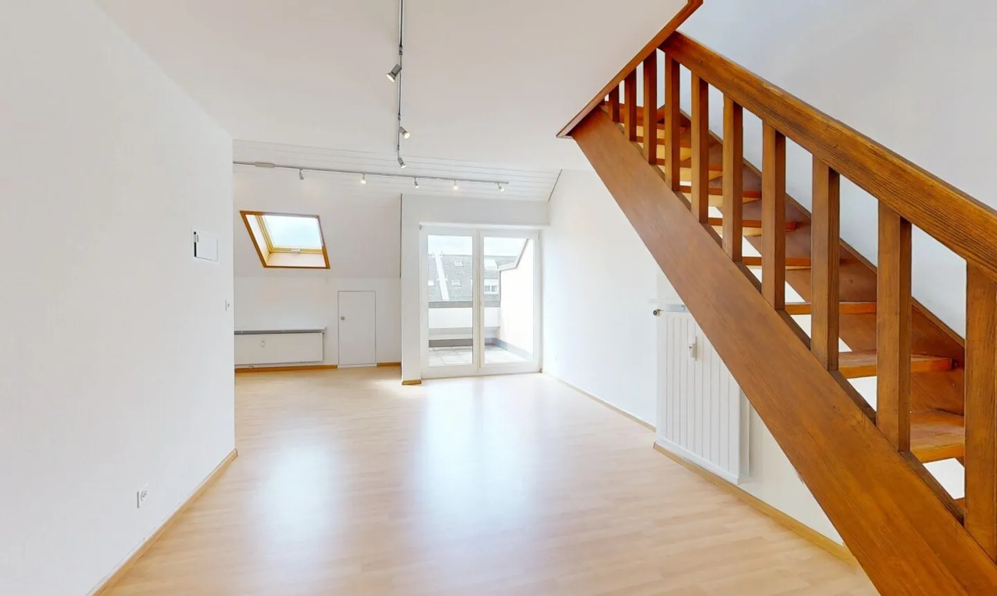 Appartamento attico elegante di 2,5 stanze con balcone a Riehen - Foto 4 di 13