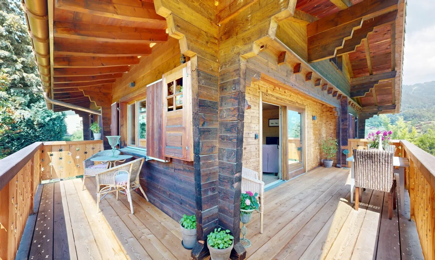 Exclusive: magnificent chalet with 2 apartments - Photo 10 of 11