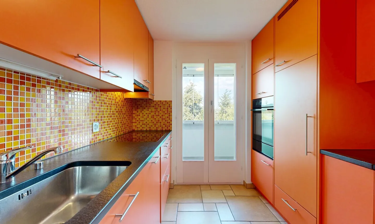 Grosszügige 5.5-Zimmerwohnung mit 2 Balkonen und Lift - Photo 3 of 11