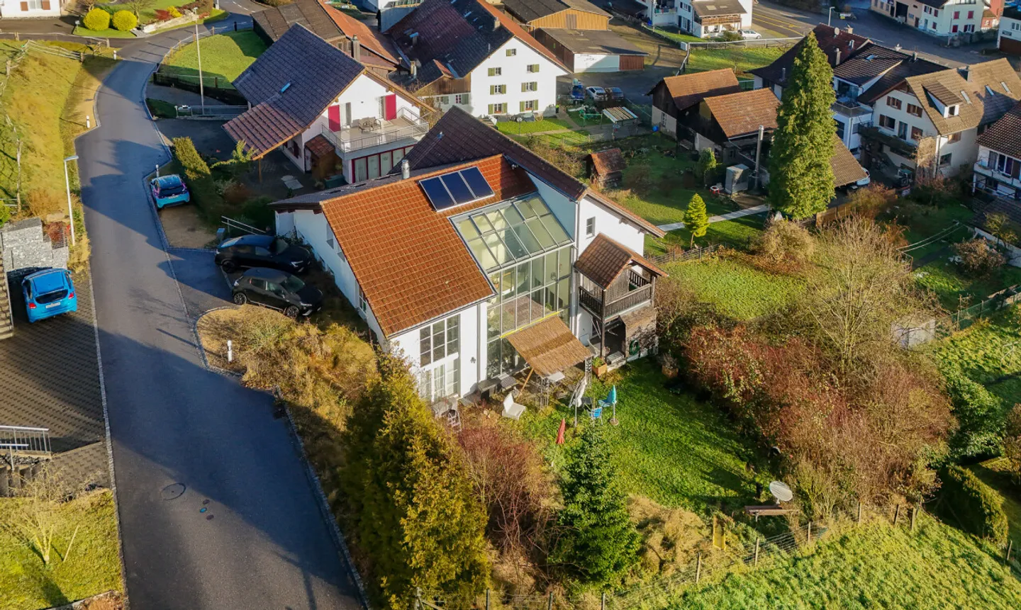 Geräumiges Familienhaus mit Aussicht - Foto 3 von 11