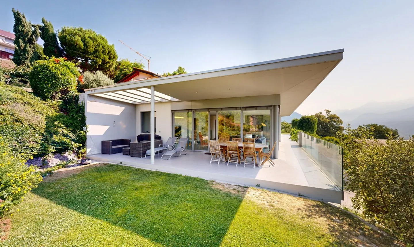 Contemporary Villa with Panoramic View - Photo 10 of 11