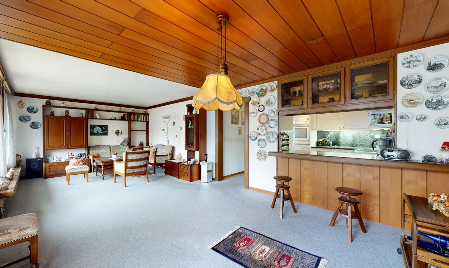 Appartamento soleggiato di 3,5 stanze con balcone e due posti auto - Foto 5 di 13