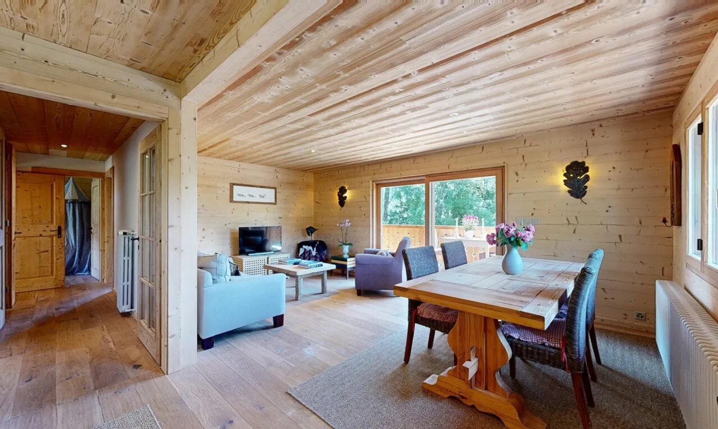 Exclusive: magnificent chalet with 2 apartments - Photo 5 of 11