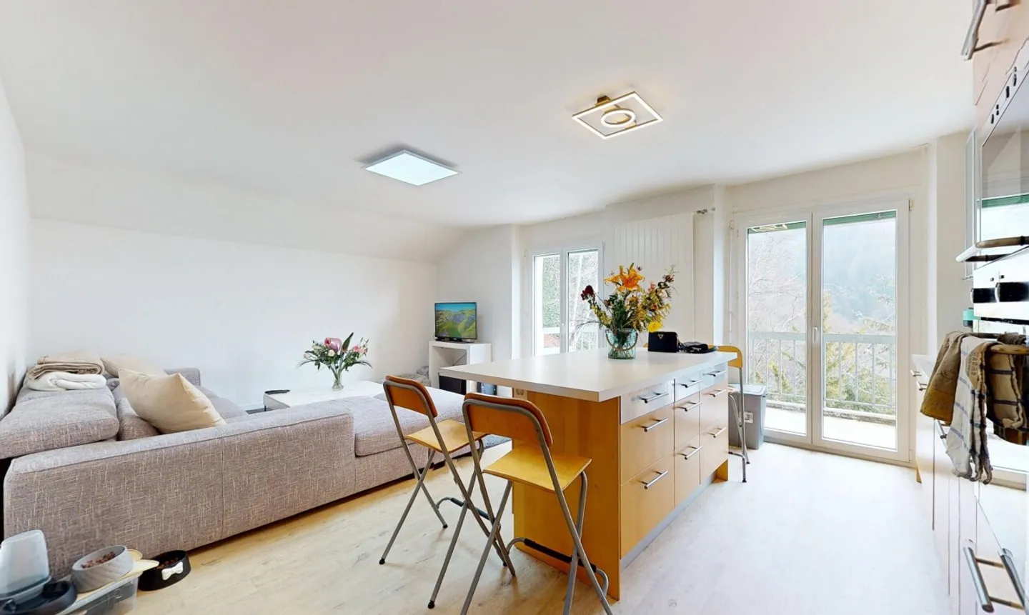 Top floor in Territet, with character and view of the lake and the Alps - Photo 1 of 13