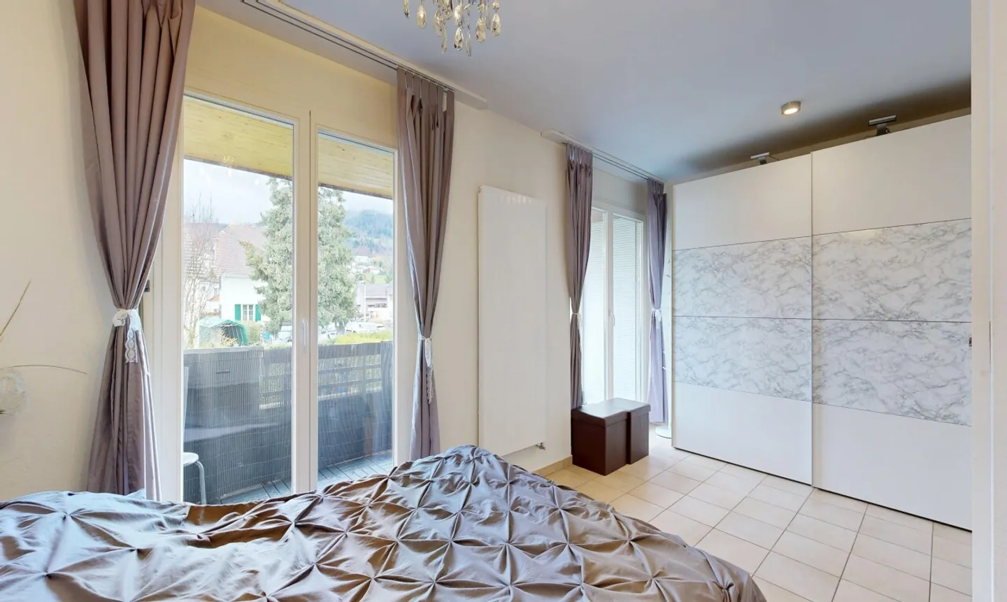 Renovated 5.5-room semi-detached house with large garden and separate garage - Photo 8 of 11