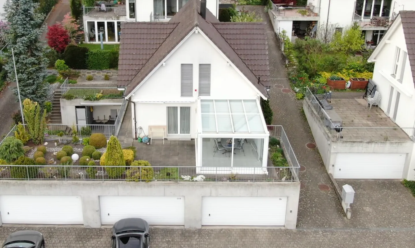 Well-maintained 5.5-room single-family house with generous outdoor spaces - Photo 1 of 11