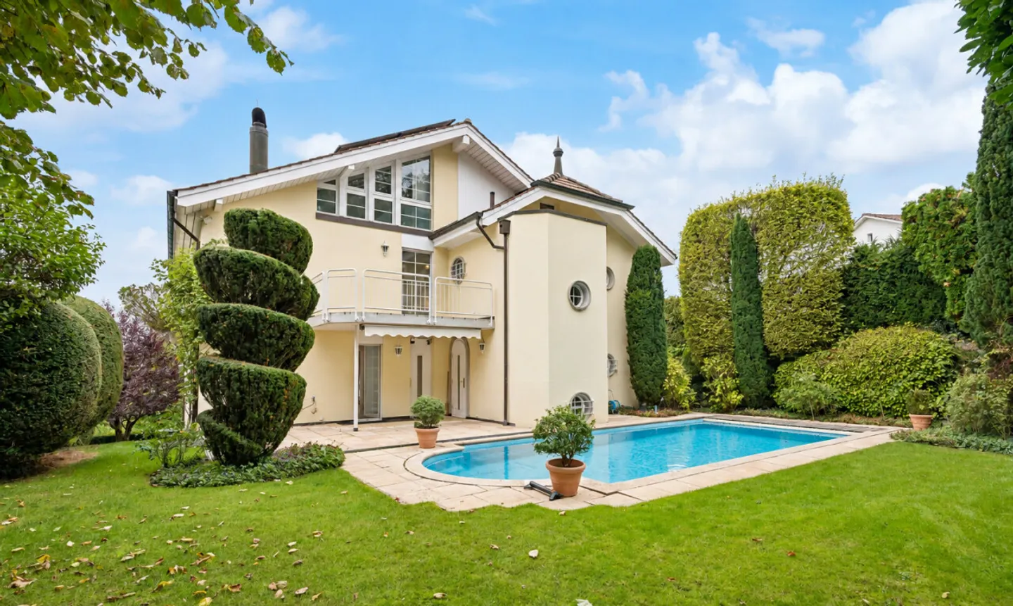 Villa esclusiva con piscina riscaldata e vista mozzafiato - Foto 1 di 11