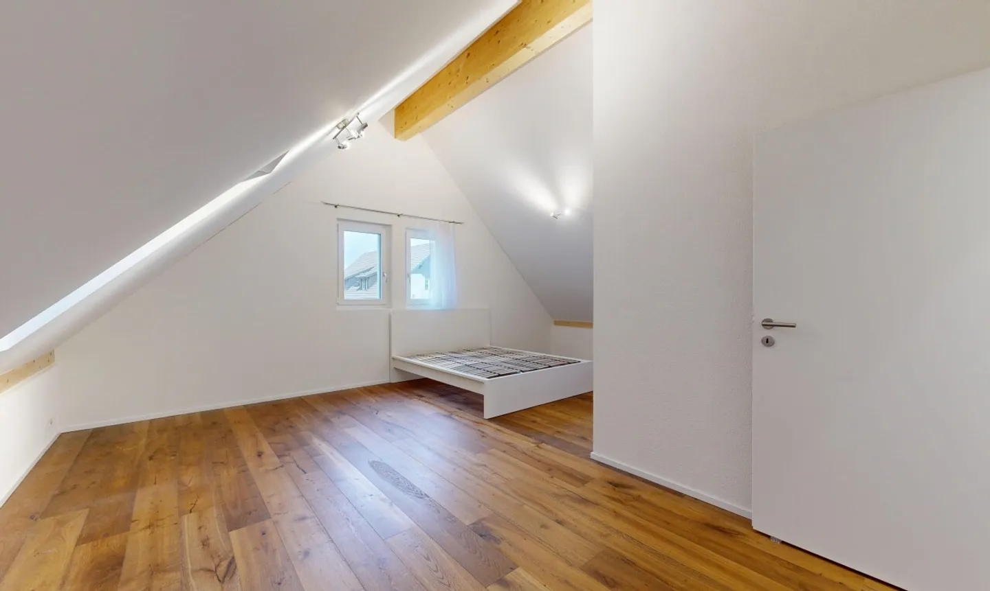 Neuwertige Dachgeschosswohnung mit hochwertigem Ausbaustandard - Foto 8 di 11