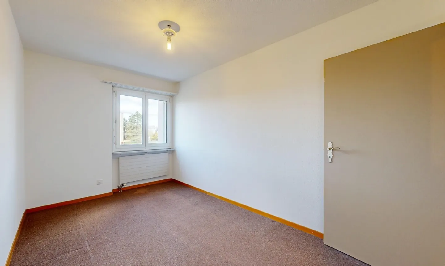Bright 3.5-room apartment in Schwerzenbach ZH with comfort and charm - Photo 9 of 11