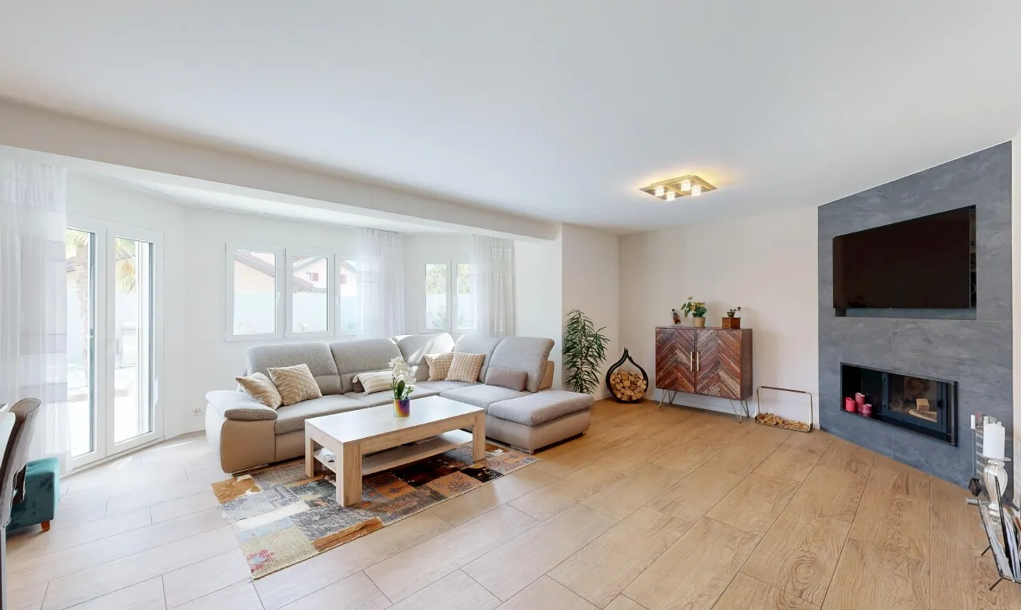 Renovated detached house with swimming pool and landscaped garden in Collombey - Photo 2 of 11