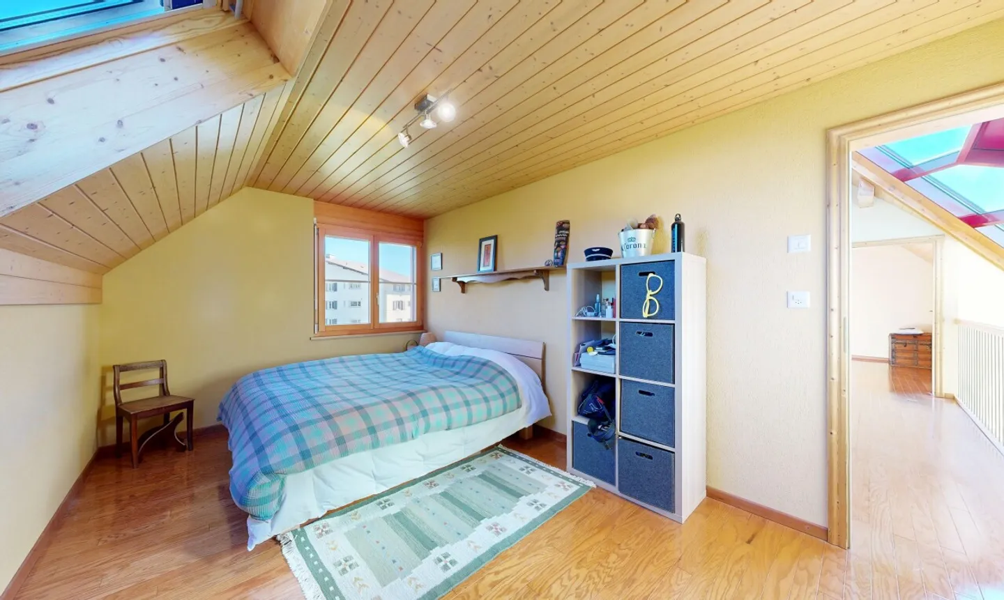 Familienhaus mit Panoramablick, Schwimmbad und großem Grundstück - Foto 11 von 13