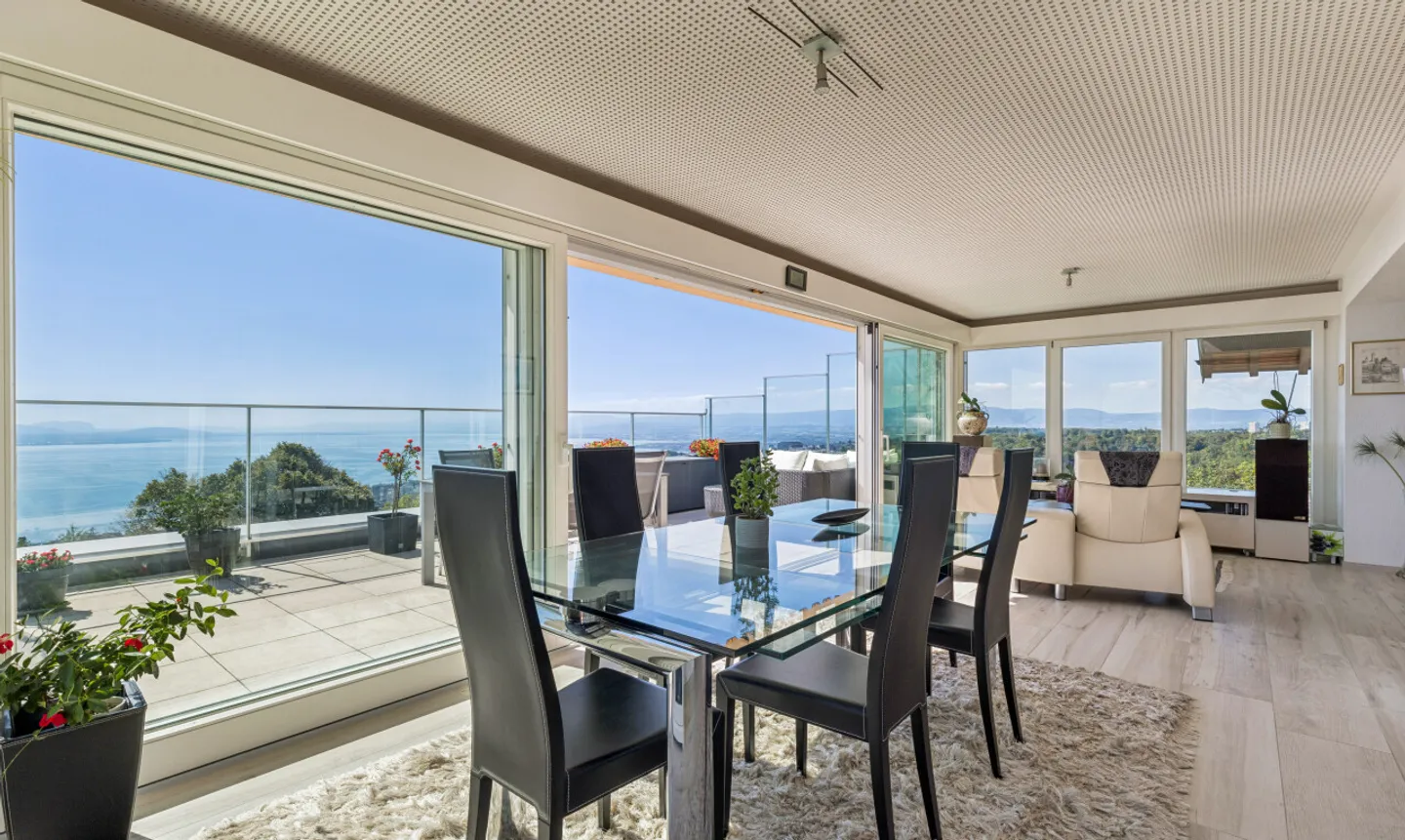 Magnificent individual villa with stunning lake view in Belmont - Photo 7 of 11