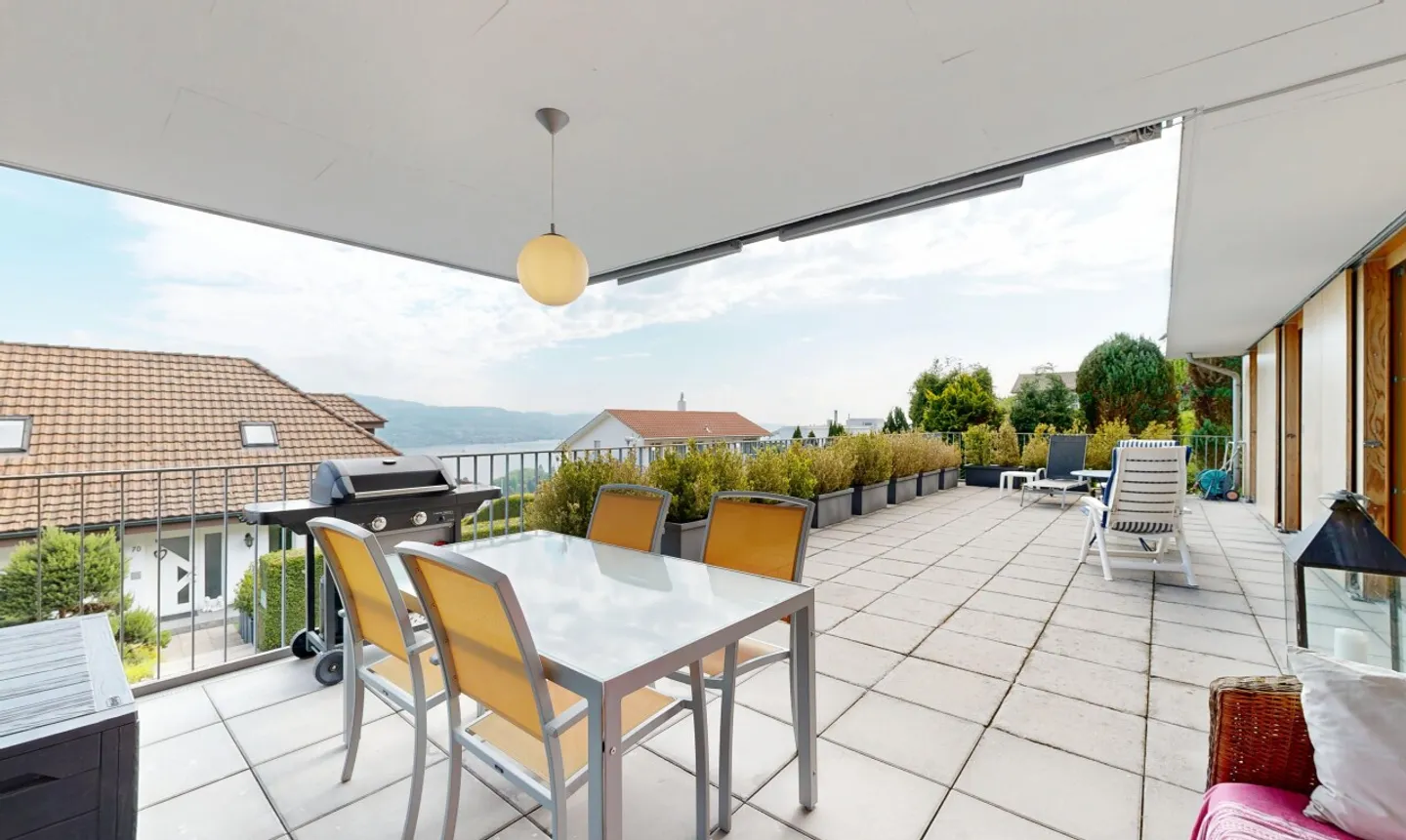 Appartement en terrasse lumineux de 5,5 pièces avec vue panoramique sur le lac - Photo 9 sur 11