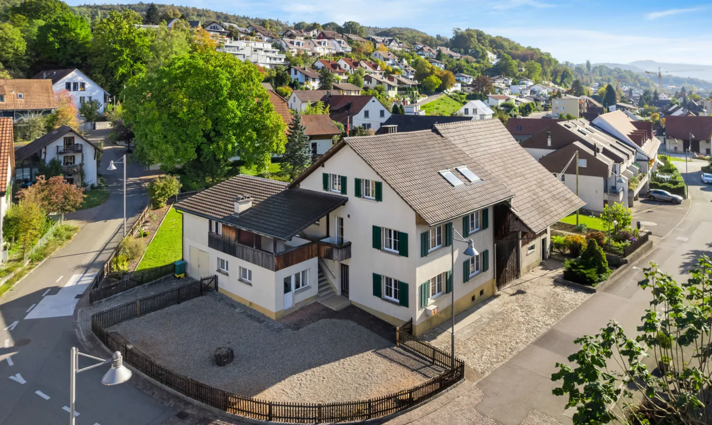 Casa con fascino e opportunità di investimento versatili - Foto 3 di 13