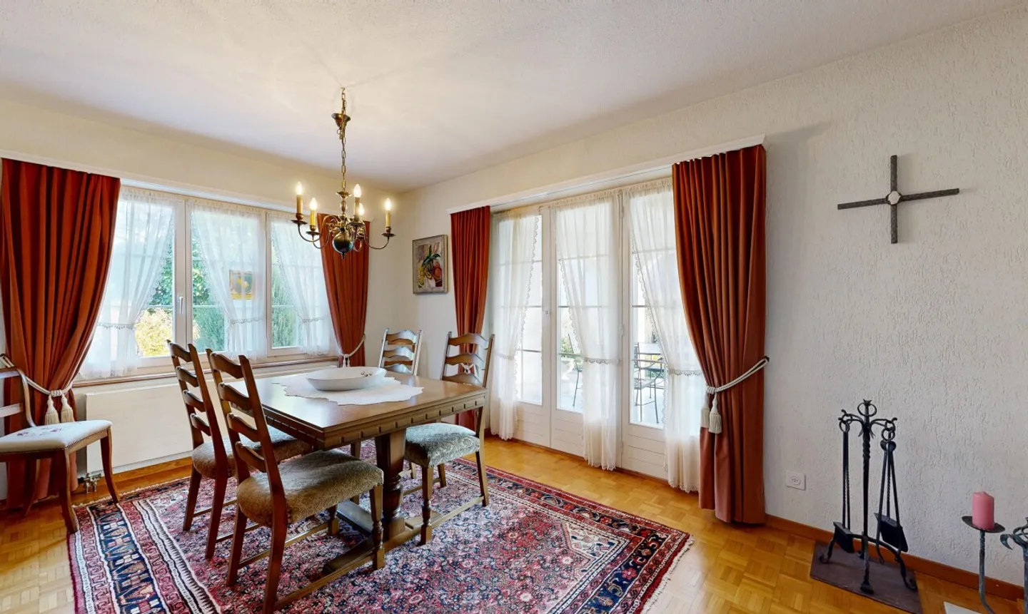 Spaziosa casa multigenerazionale di 8 stanze con 2 unità abitative separate - Foto 3 di 11