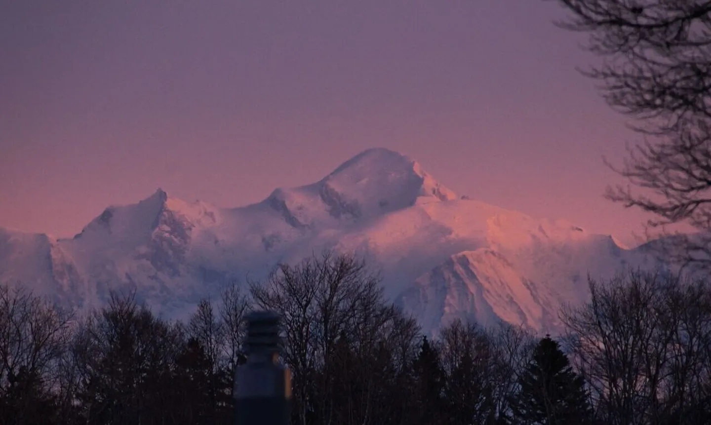 Charmant chalet familial lumineux entouré de verdure - Foto 1 di 11