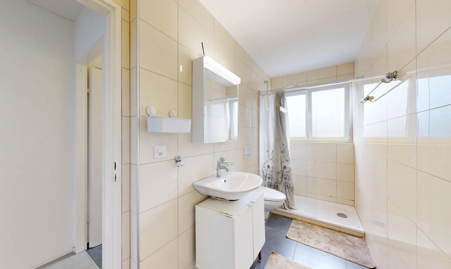 Appartement rénové de 4,5 pièces avec box garage (en droit de construction) - Photo 9 sur 11