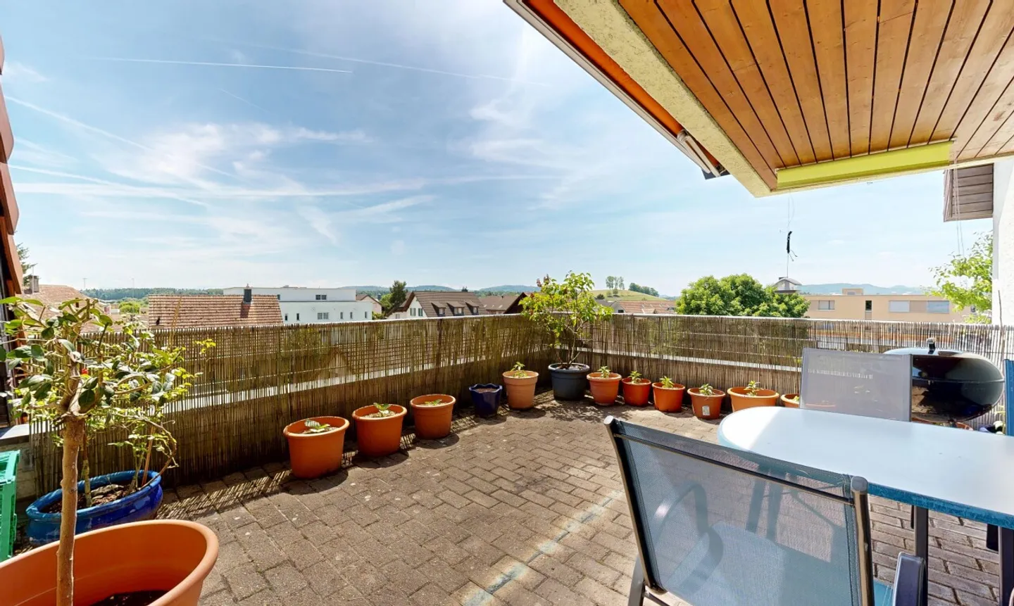 Spacieux appartement de 4.5 pièces avec cheminée et vue panoramique - Photo 3 sur 11