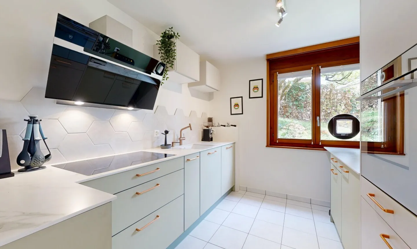 Incantevole duplex con vista mozzafiato sul lago e sulle Alpi - Foto 8 di 11