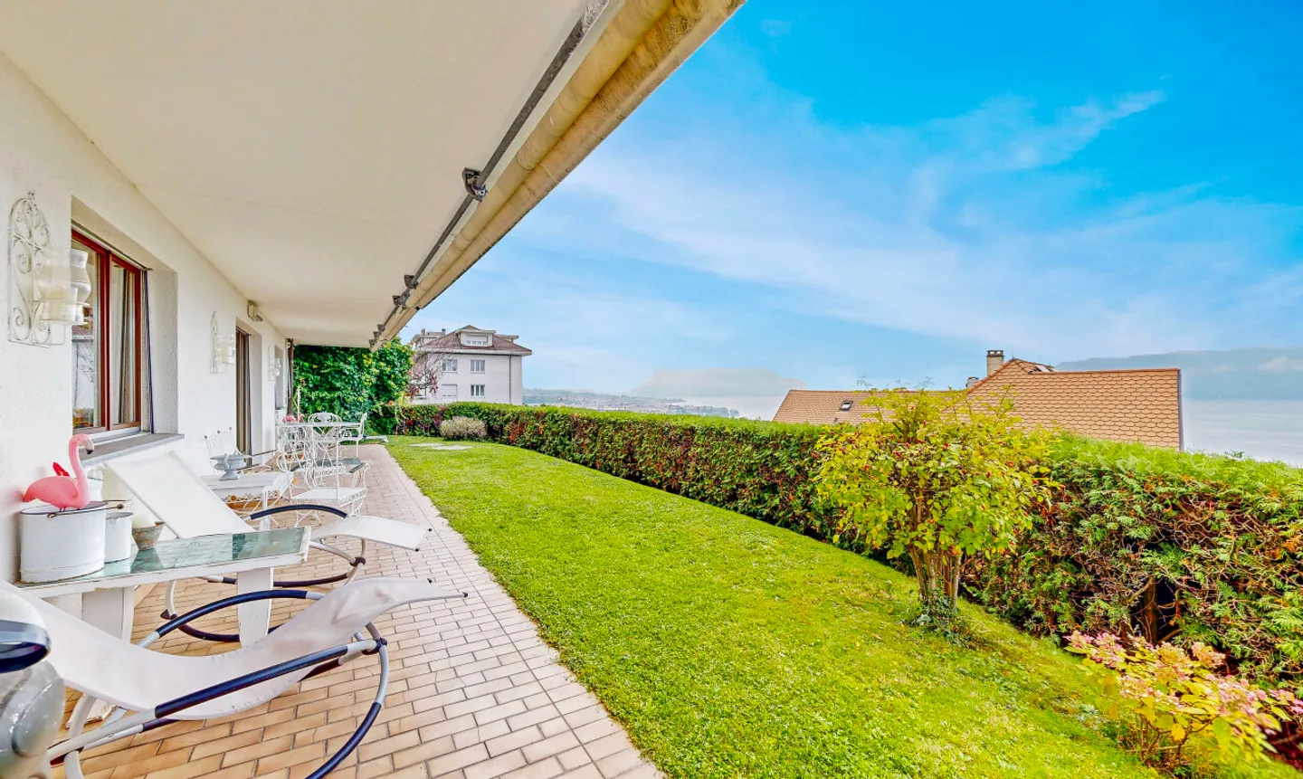 Panoramablick und privater Garten - eine außergewöhnliche Lebensumgebung! - Foto 1 von 11