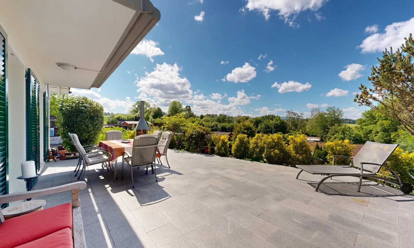 Attractive 5.5-room single-family house with unobstructed views - Photo 2 of 13