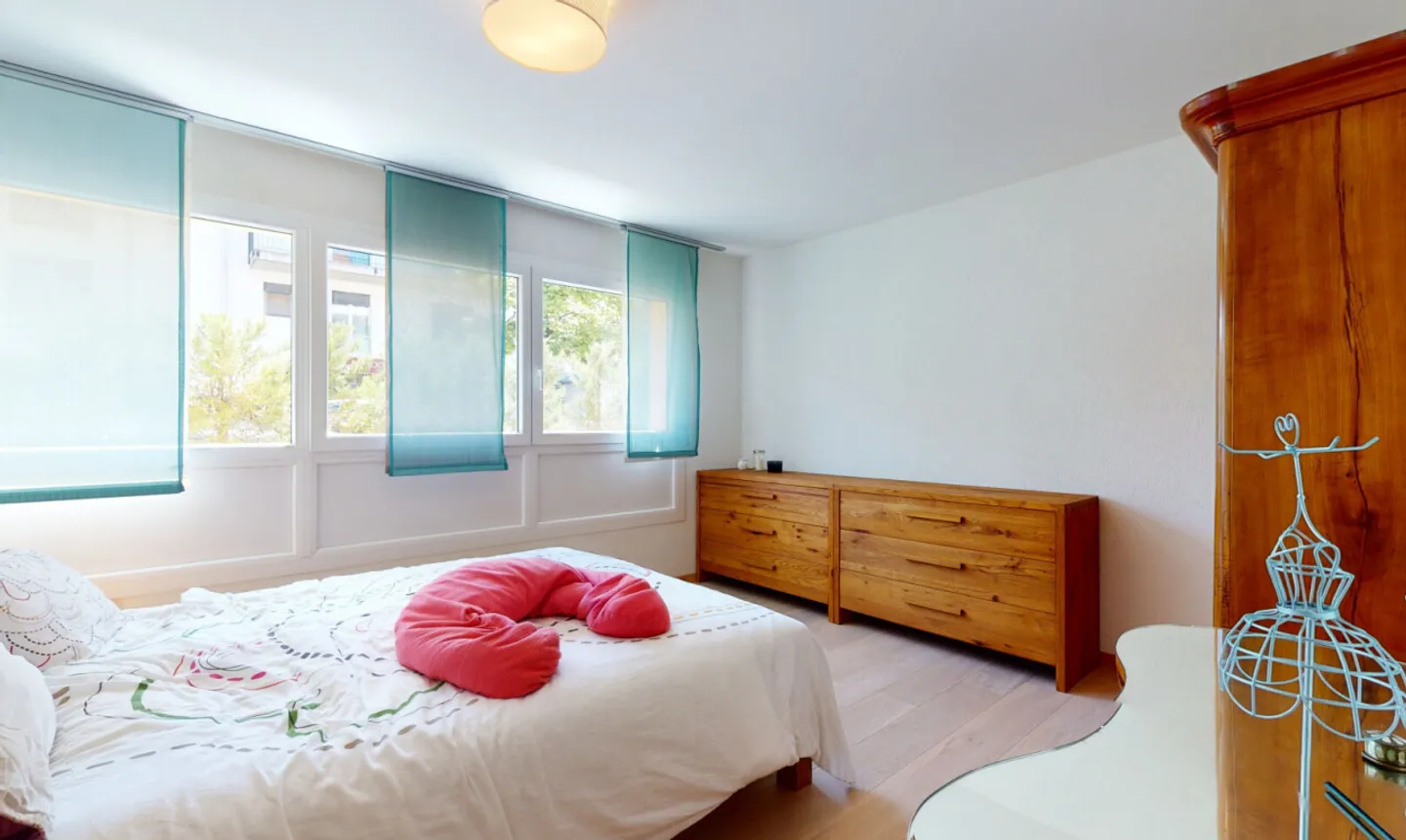 Bright family apartment with terrace in the heart of Epalinges - Photo 10 of 11