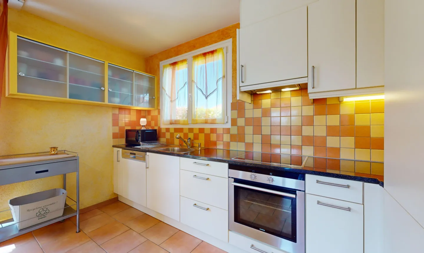 Peaceful neighborhood located on the edge of a forest - Photo 4 of 13