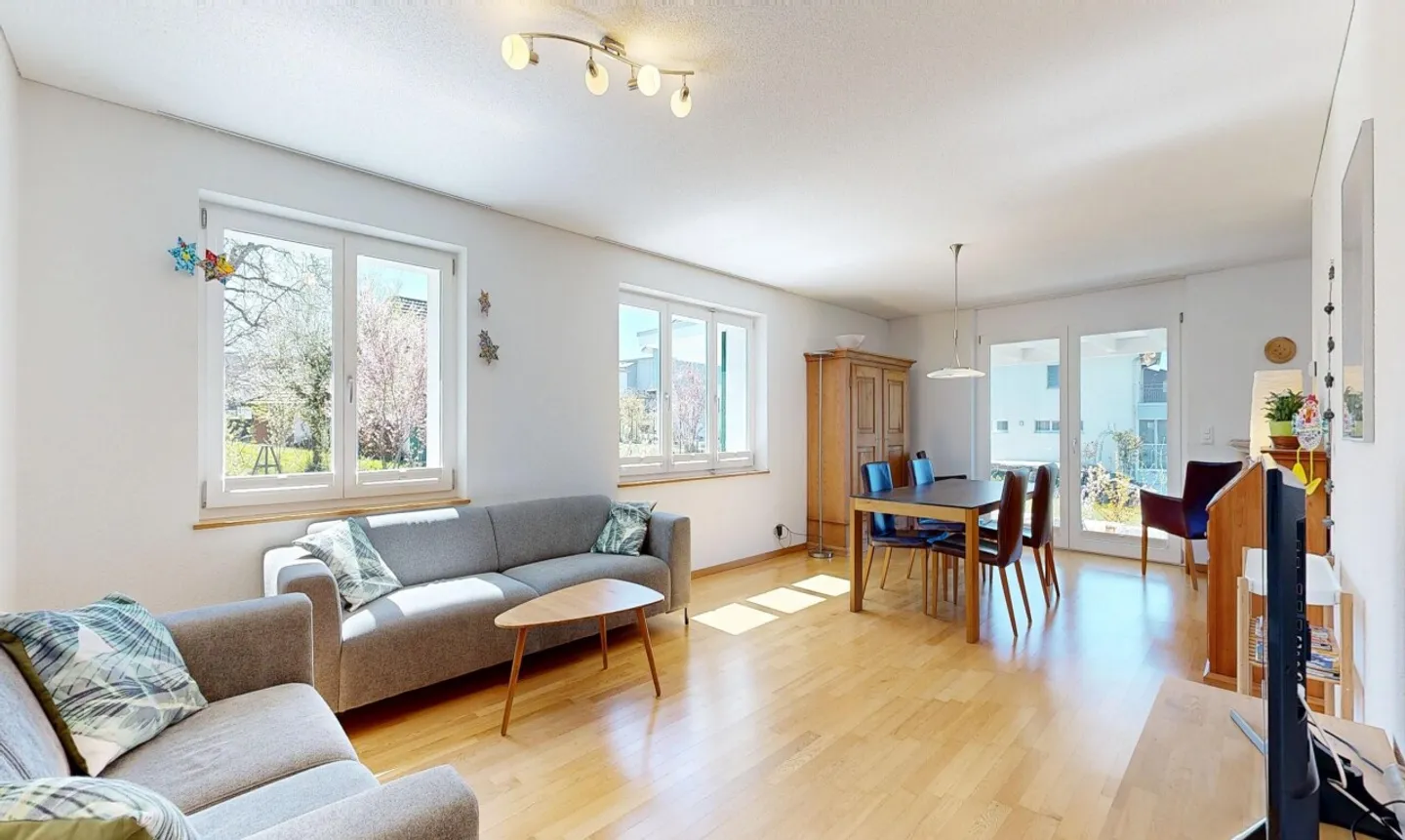 5-Room House with Scenic Views - Photo 2 of 11