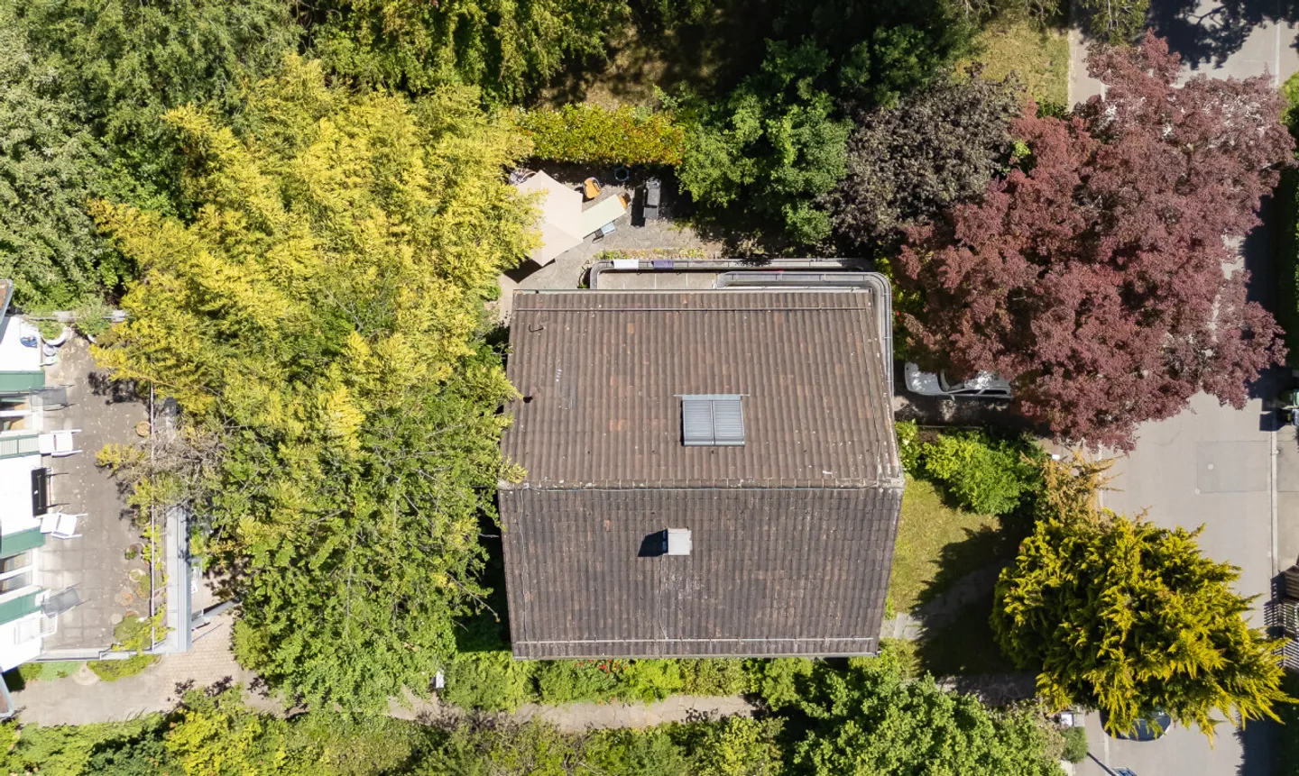 Rare Opportunity: 5.5-Room Single-Family House in Prime Location - Photo 5 of 7