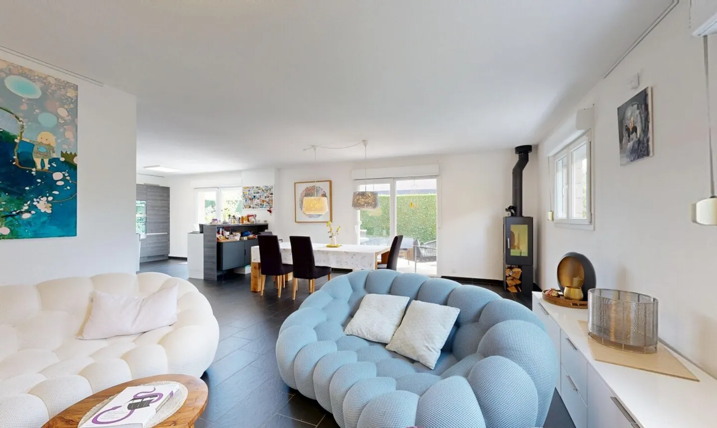 Superb family home perfectly maintained - Photo 3 of 11