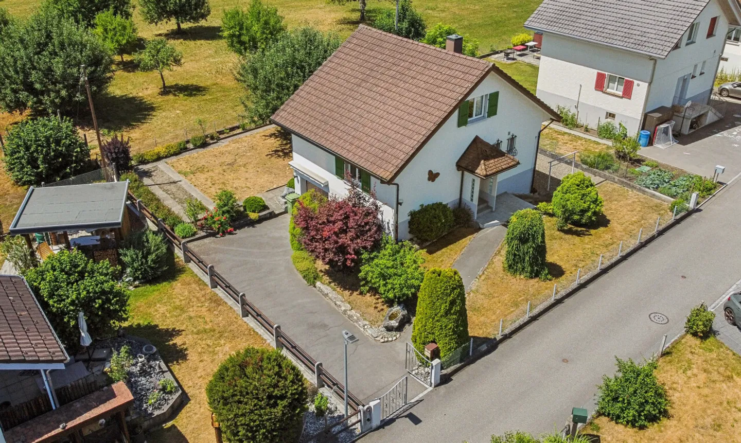 4-room house in a quiet, slightly elevated location with garden - Photo 1 of 11