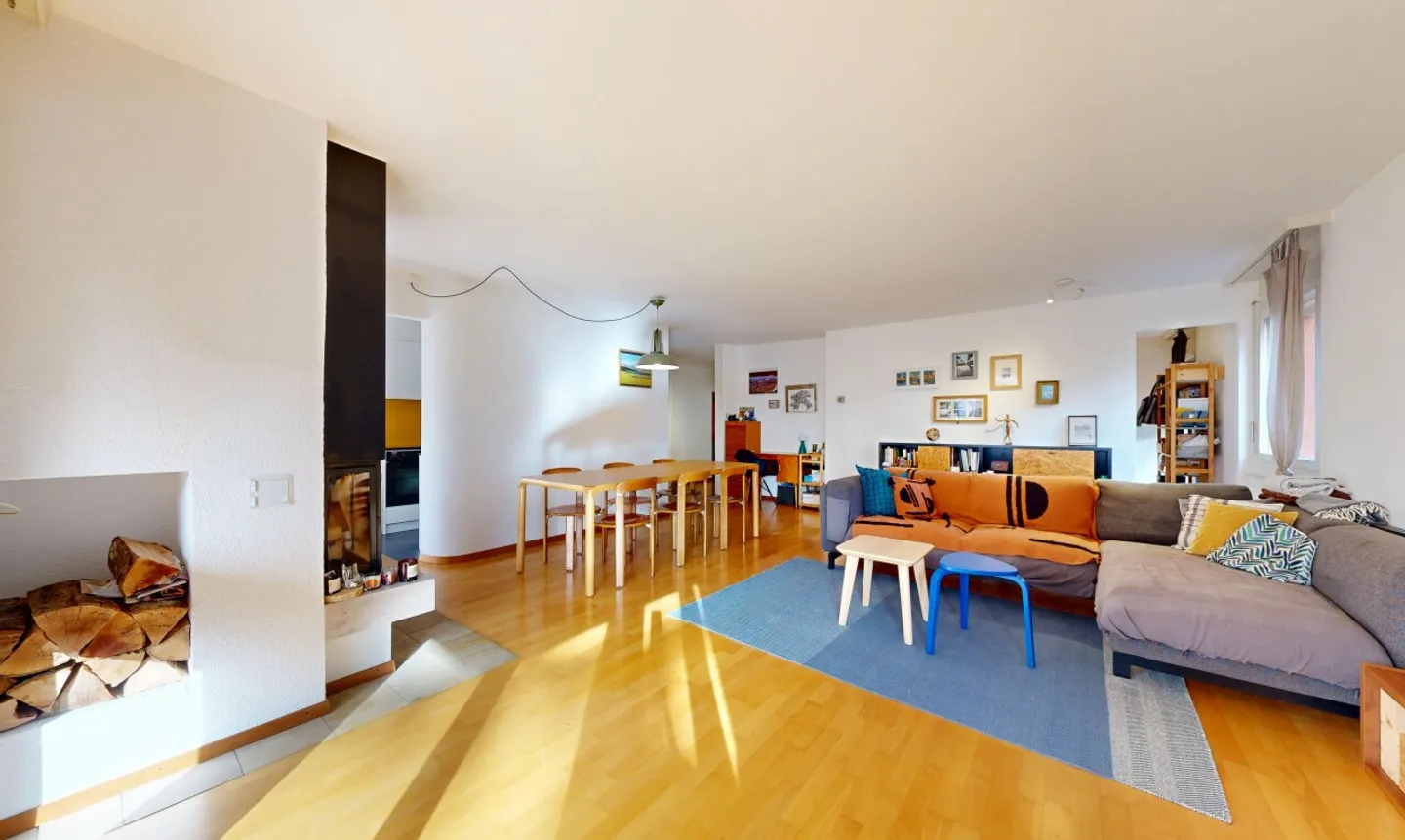 Large 3.5-room apartment in a quiet area, just steps from the center of Chailly - Photo 4 of 11