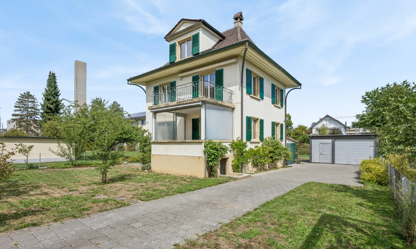 Familienhaus mit grossem Grundstück und Zusatzpotenzial - Photo 3 of 11