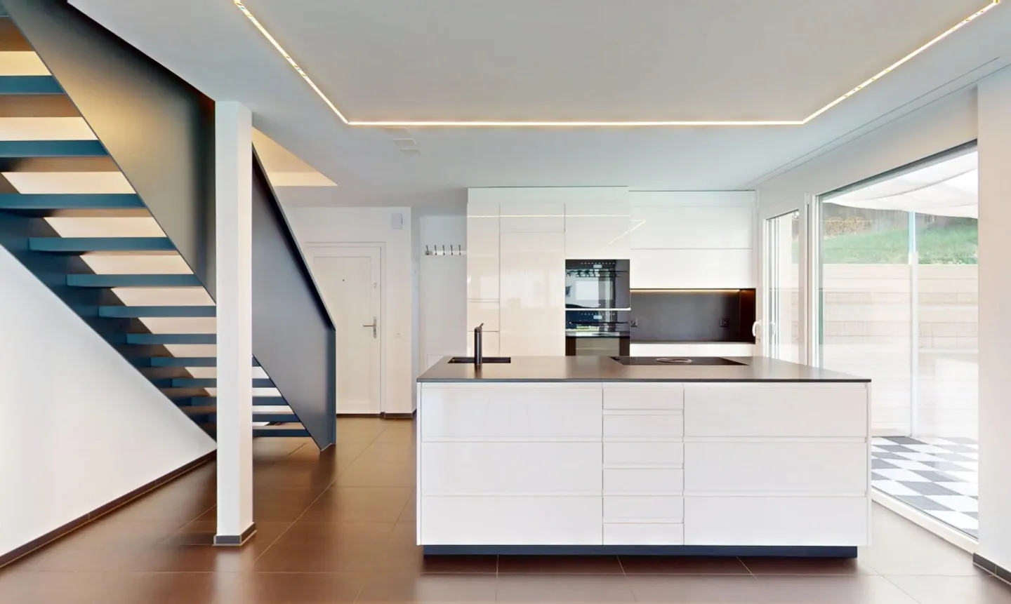 Appartamento duplex moderno e ristrutturato con area giardino - Foto 4 di 11