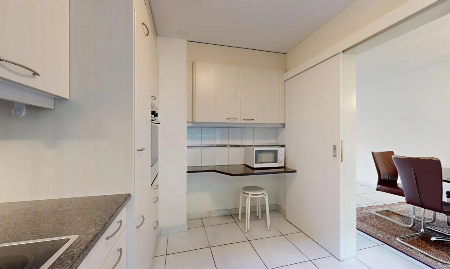 Appartement lumineux de 4,5 pièces avec belle vue à Oberengstringen - Photo 8 sur 11