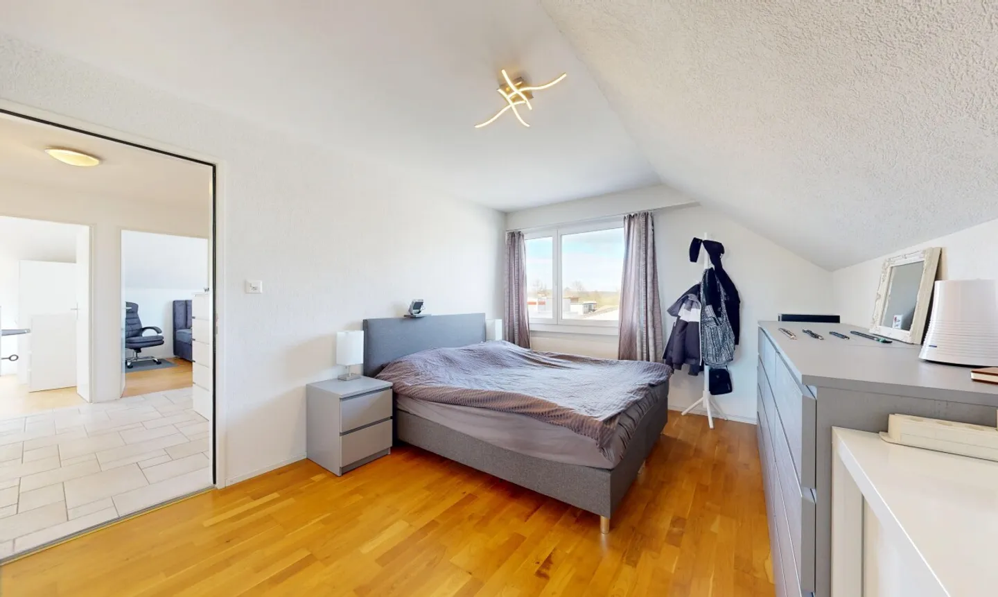 Ampio attico con terrazza e camino - Foto 9 di 11