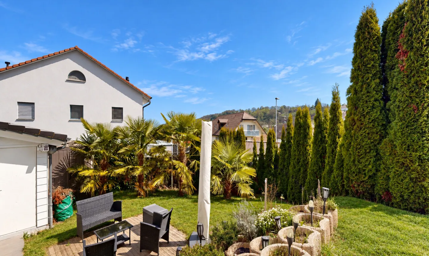 Villa familiare contemporanea con giardino alle porte di Estavayer - Foto 3 di 11