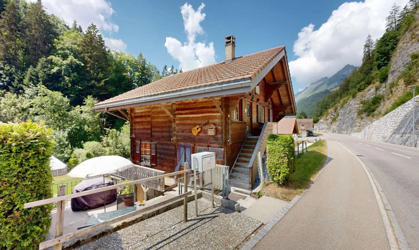 A charming chalet in a green setting - Photo 1 of 11