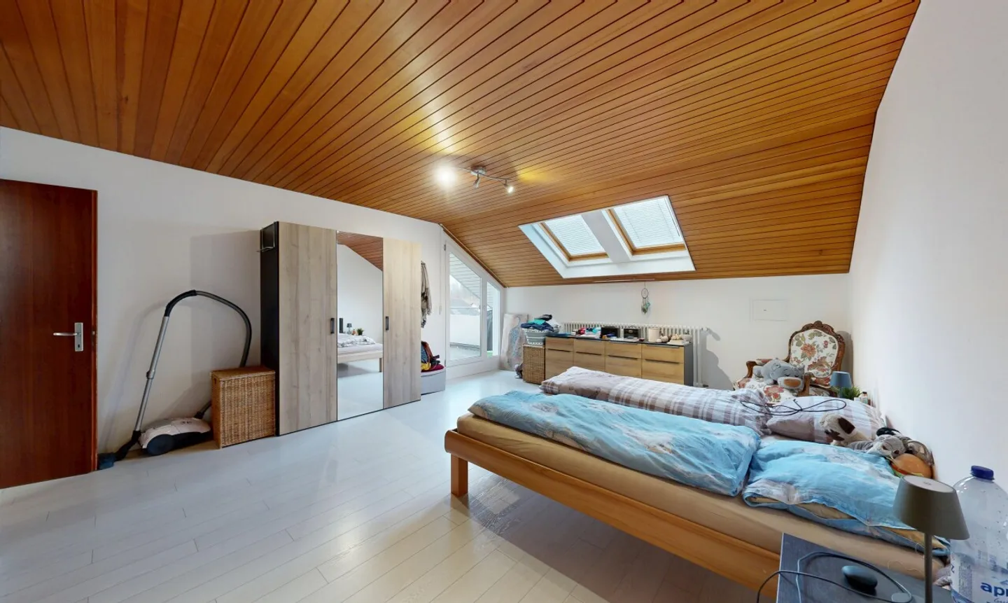 Ampio attico di 5,5 stanze con vista panoramica in una posizione tranquilla - Foto 7 di 11